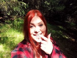 MinaDemonic Porno Video: Hemmungsloser fi** am Waldweg! Teil 2