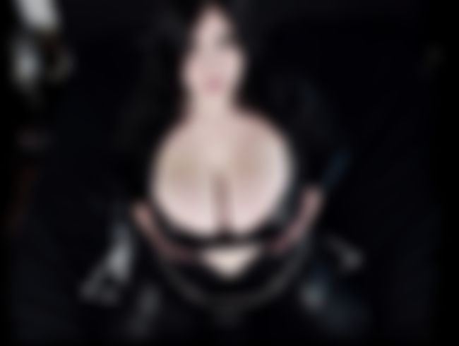 MinaDemonic Porno Video: Kleine Wetlook Schlampe - Wer benutzt hier wen?