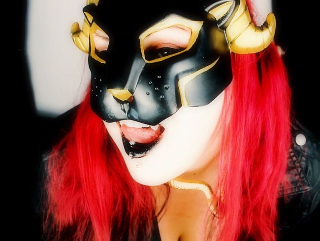 MinaDemonic Porno Video: Pu**y from Hell - Petplay + Fang Fetisch + Licking + Panting