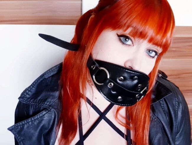 MinaDemonic Porno Video: Sabbernder ti*tenfi** mit dil*oknebel!