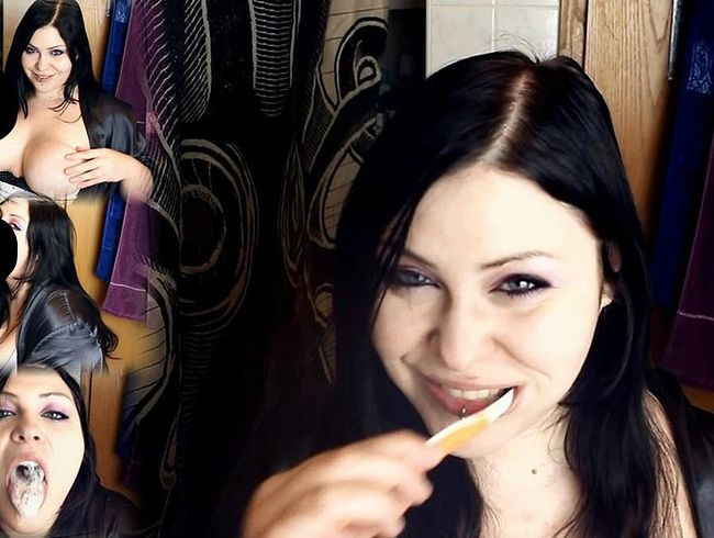 MinaDemonic Porno Video: sper*adent - Natürlich geile Zahnpasta!